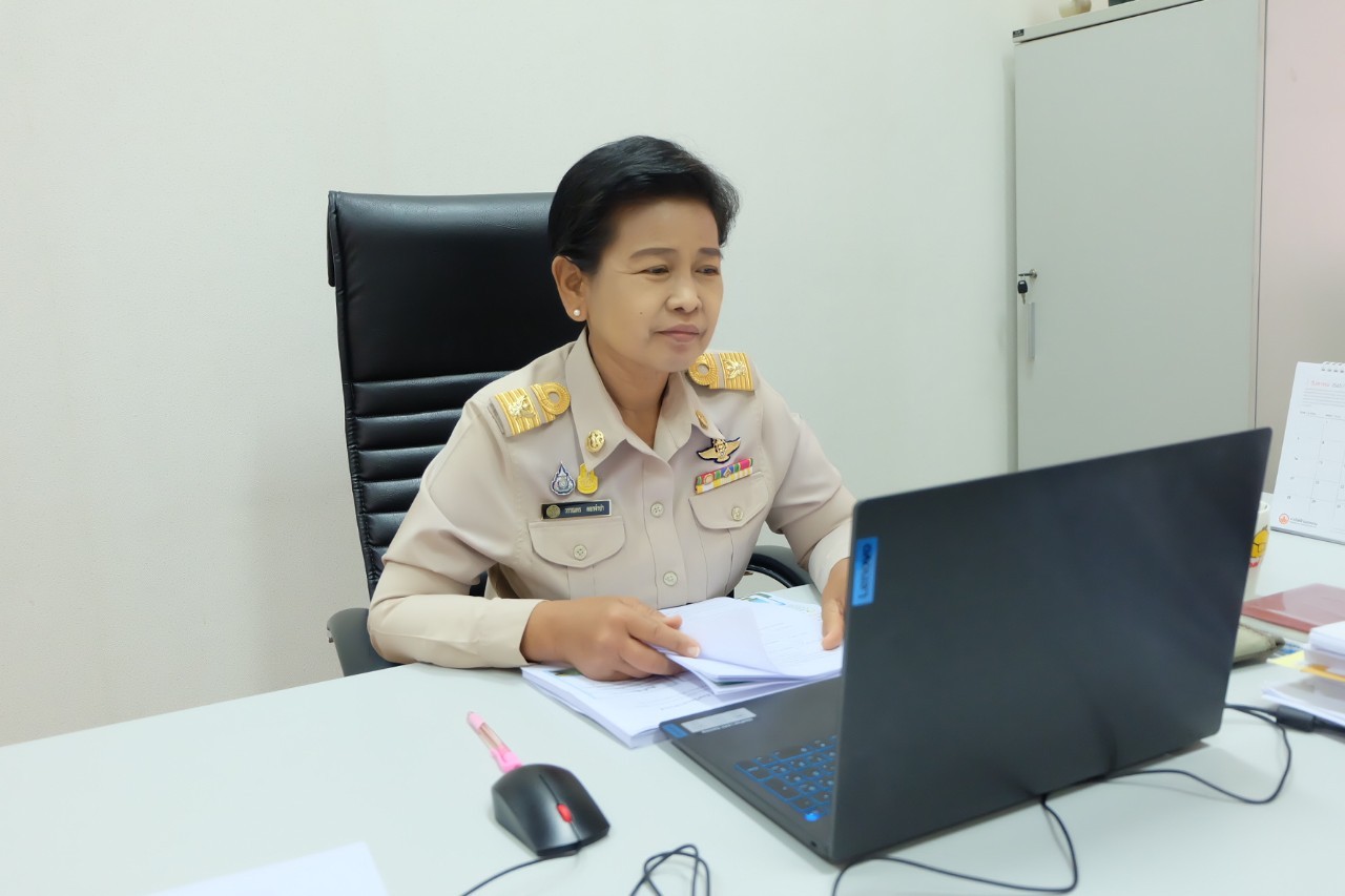 title - ผู้ตรวจราชการกรม ร่วมประชุมตรวจติดตามความก้าวหน้า ผลการดำเนินงานตามแผนการตรวจราชการและการขับเคลื่อนแบบบูรณาการ ในพื้นที่ของผู้ตรวจราชการกระทรวงเกษตรและสหกรณ์ ประจำปีงบประมาณ พ.ศ. 2565 รอบที่ 2 ของจังหวัดนครสวรรค์ ผ่านระบบการประชุมทางไกลออนไลน์ Application Zoom